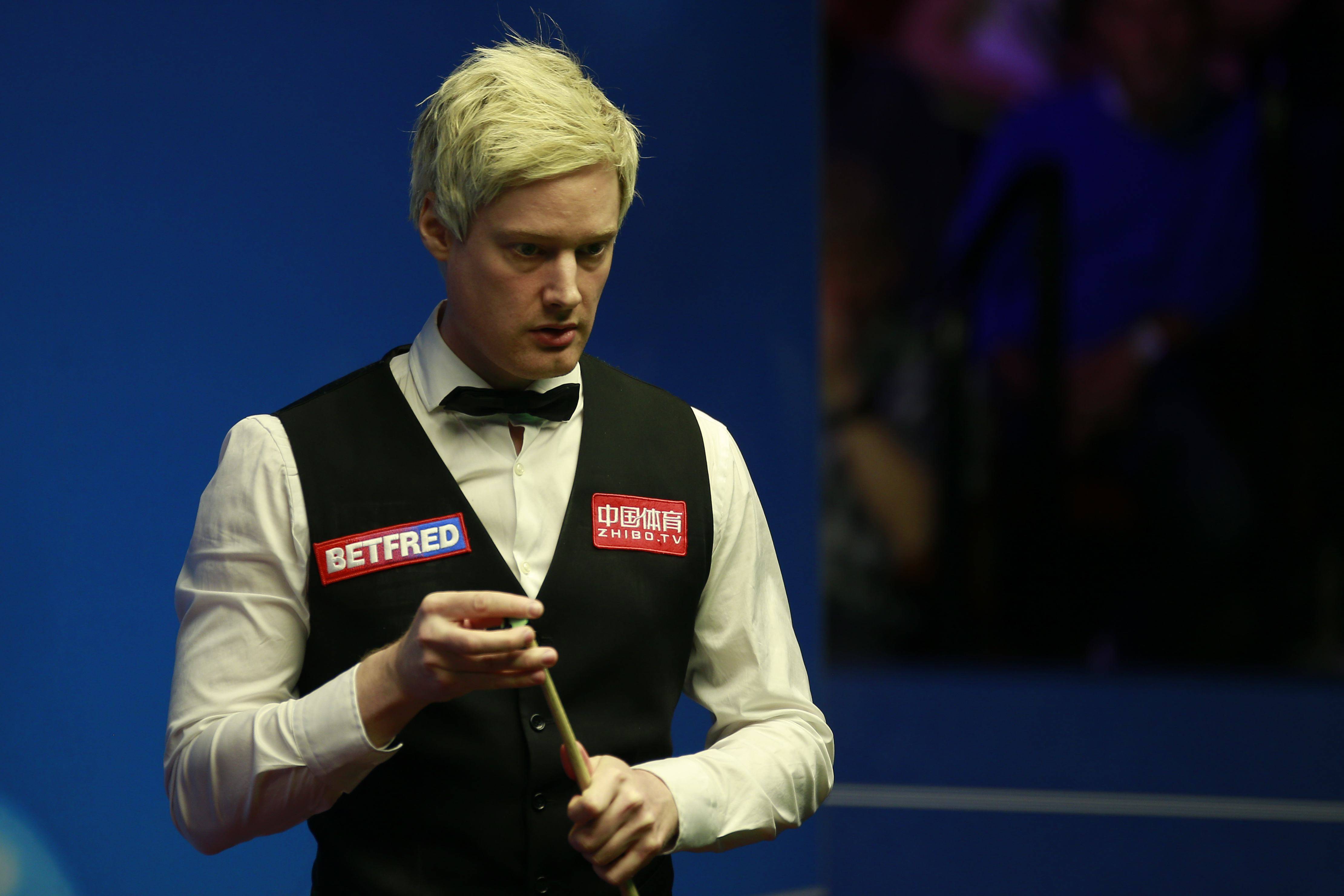 他在阅读比 他在阅读比