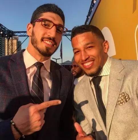 他压缩为 他压缩为